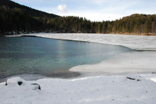 italy lake frozen lake