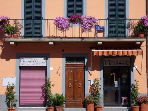 italy tuscany door