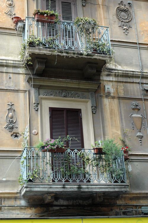 italy city balcony