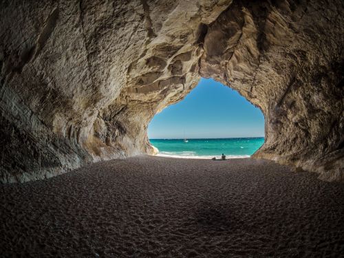 italy cala gonone air