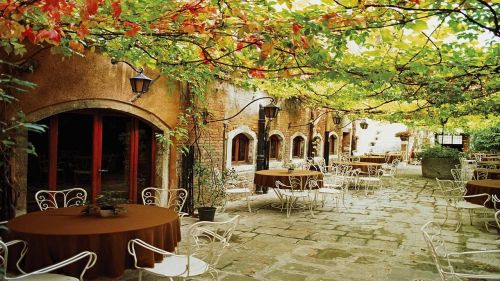 italy outdoor café