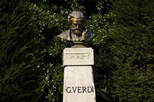 italy statue verdi