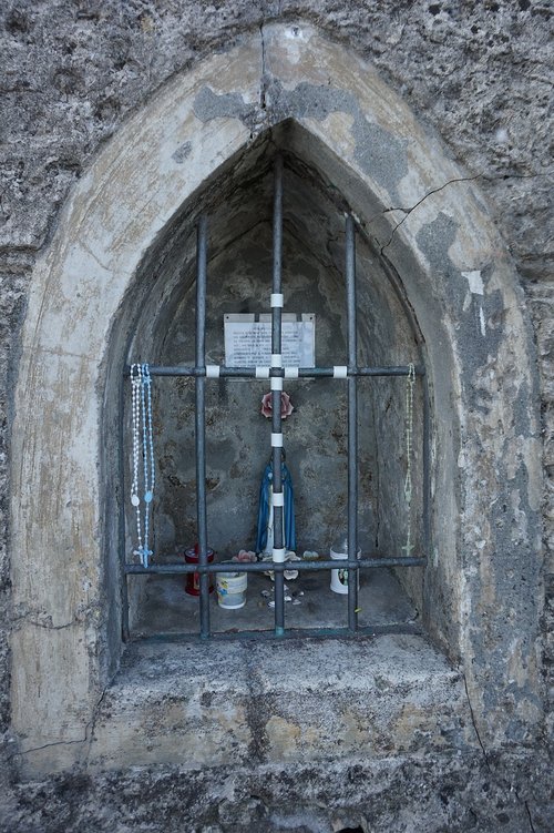 italy  prayer wreath  madonna