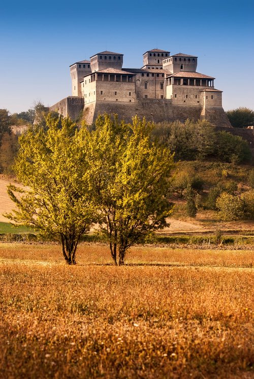 italy  castle  landscape