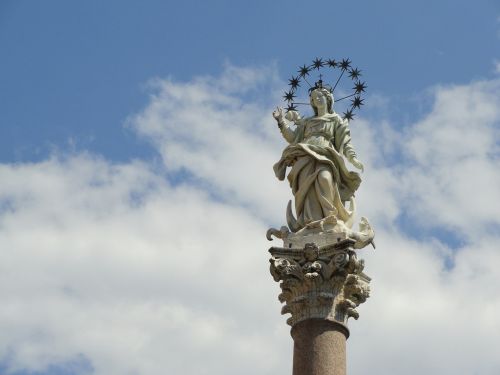 italy statue town