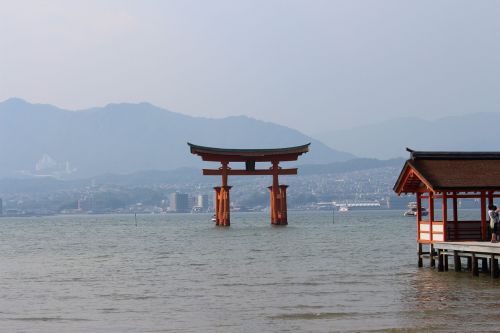 itsukushima shinto shrine torii miyajima