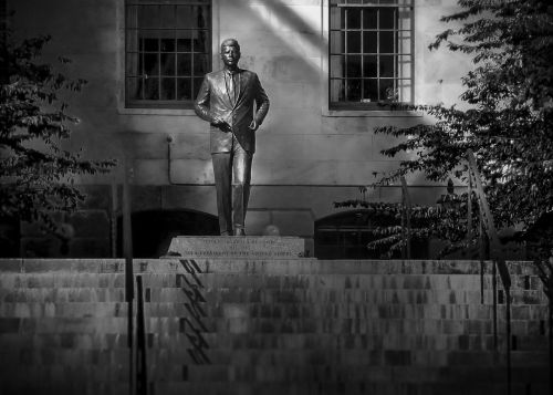 j f kennedy boston statue