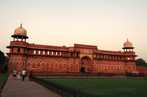 jahangir mahal pink sandstone agra fort