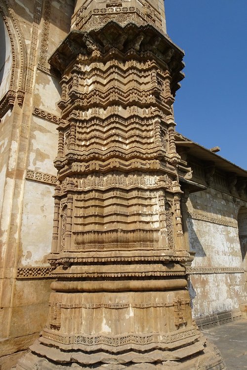 jama masjid  champaner-pavagadh  pillar
