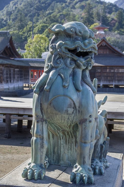 japan  miyajima  lion