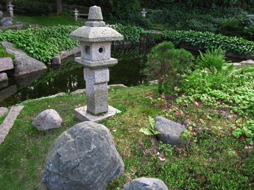 japanese garden stone lantern park
