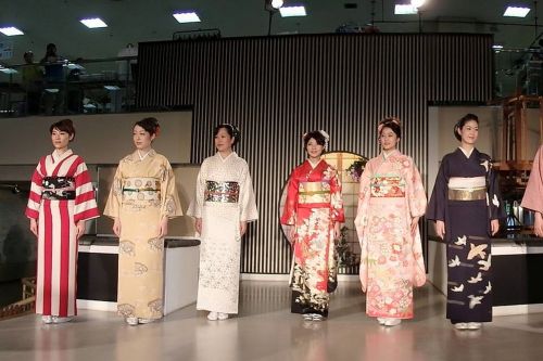 japanese shows kimono shows japanese fashion shows