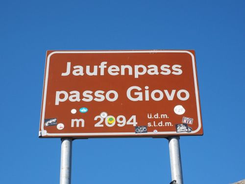 jaufenpass street sign shield