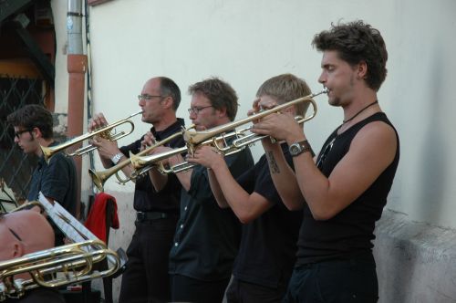 jazz fanfare trumpet