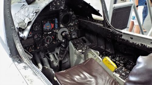 jet fighter cock pit