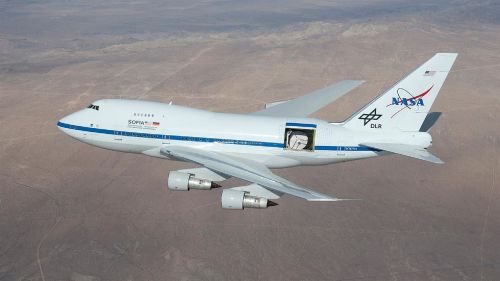 jetliner flying boeing 747sp