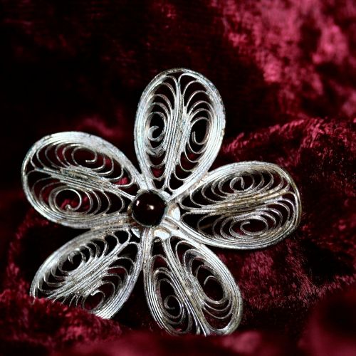 jewellery brooch silver