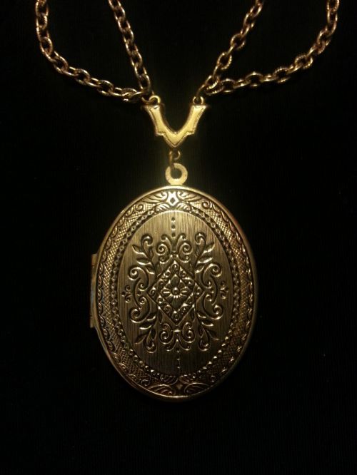 jewelry necklace locket