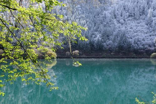 jiuzhaigou lake sichuan