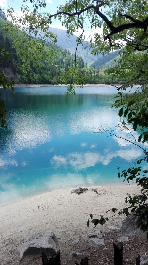 jiuzhaigou sichuan lake