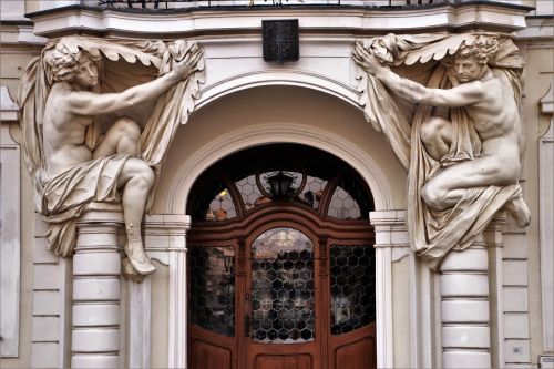 kamienica monument the door