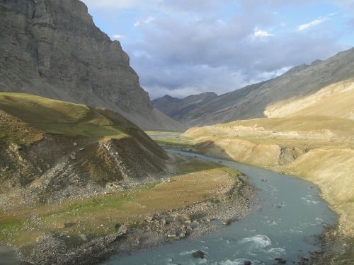 kashmir indus river himalaya