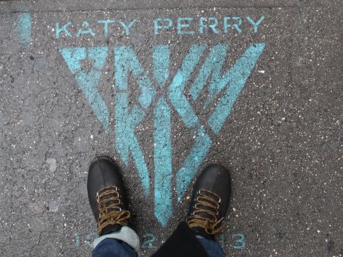 katy perry sidewalk new york