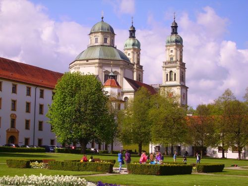 kempten courtyard garden church