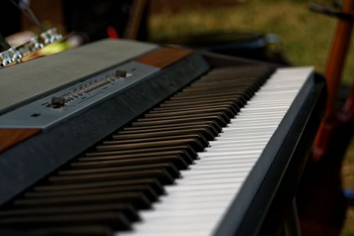 keyboard piano instrument