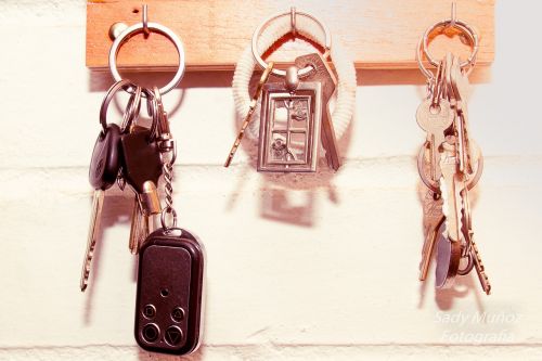 keys auto wall