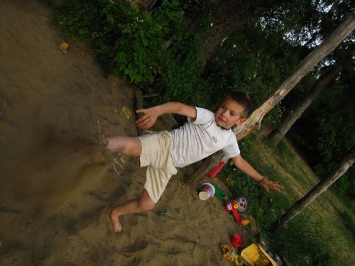 kid plays sand