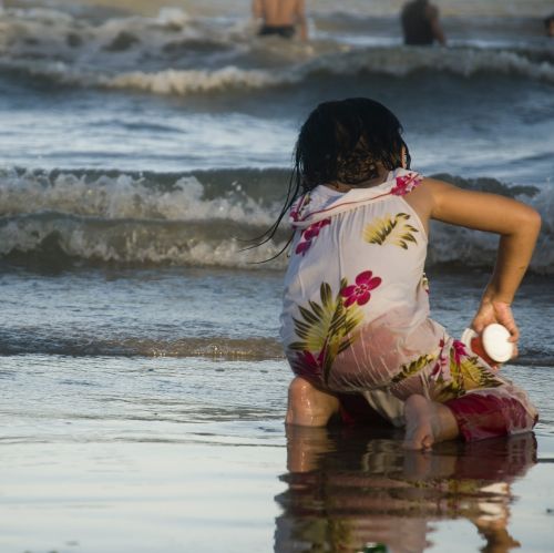 kids play beach