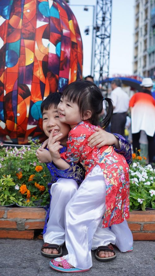 kids flower hug