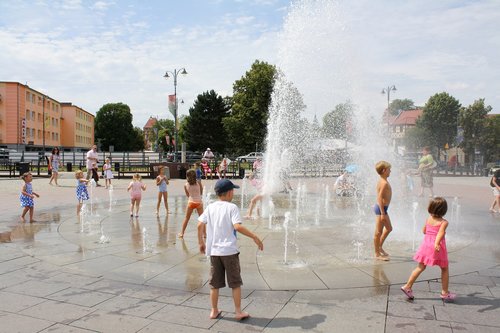 kids  fountain  summer