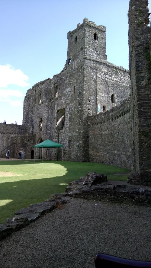 kidwelly castle castle kidwelly