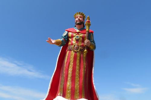 king monarch ruler
