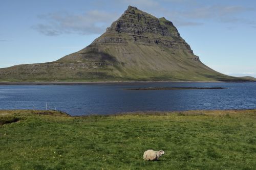 kirkjufell kirchberg mountain