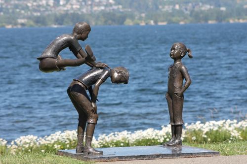 kirkland waterfront statue