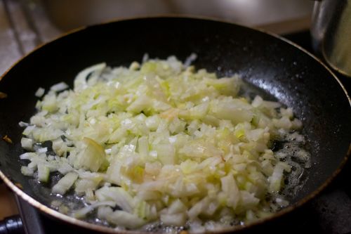 kitchen onion frying