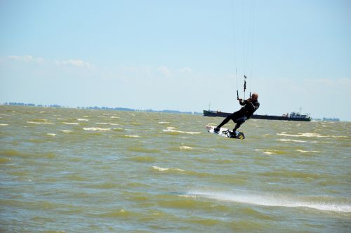 Kitesurfing