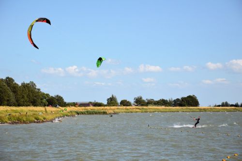 Kitesurfing