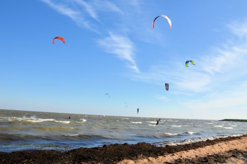 Kitesurfing