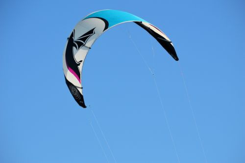 Kitesurfing