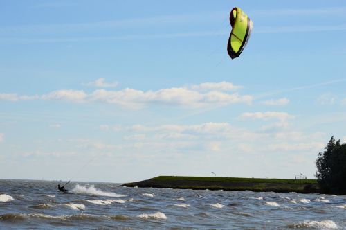 Kitesurfing