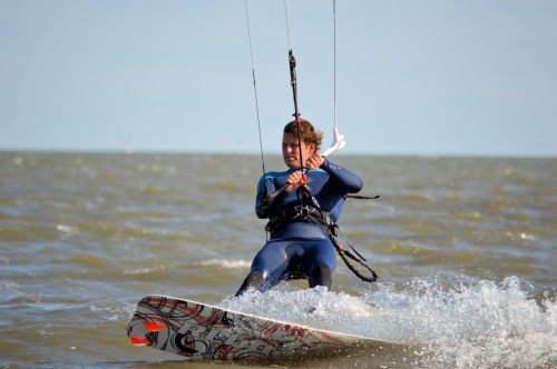 Kitesurfing