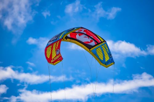 kitesurfing parachute sky