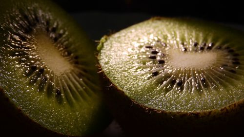 kiwi seeds apple core