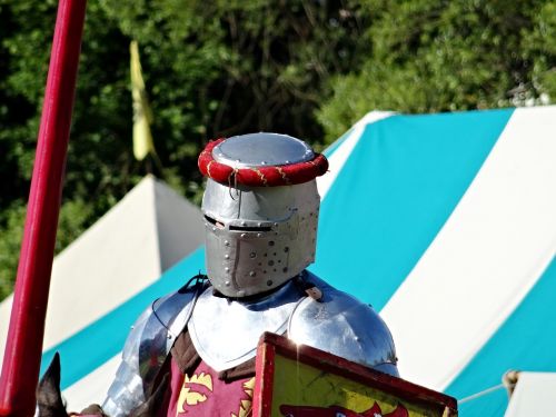 knight helm lance