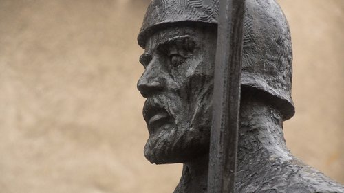 knight  face  statue