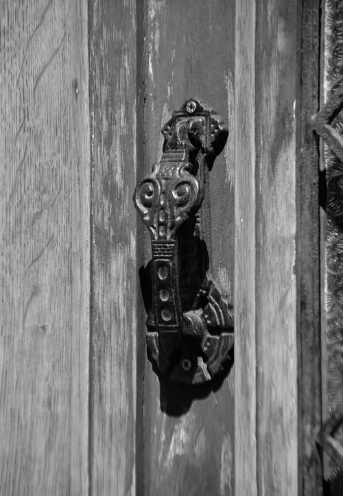 knocker door black and white